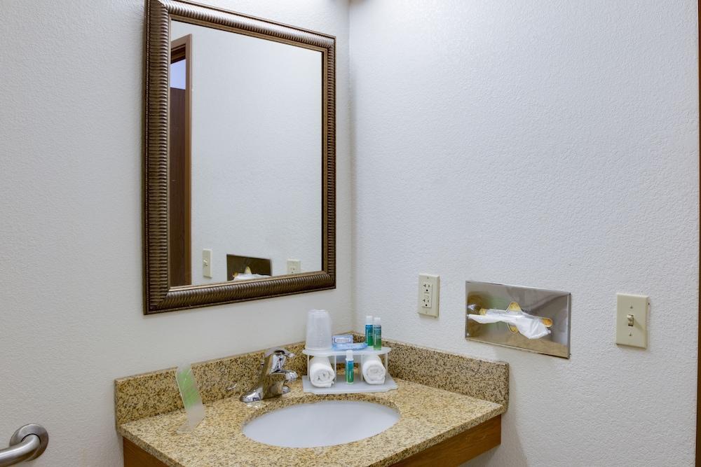 Holiday Inn Express Hotel & Suites - Dubuque West By Ihg Esterno foto