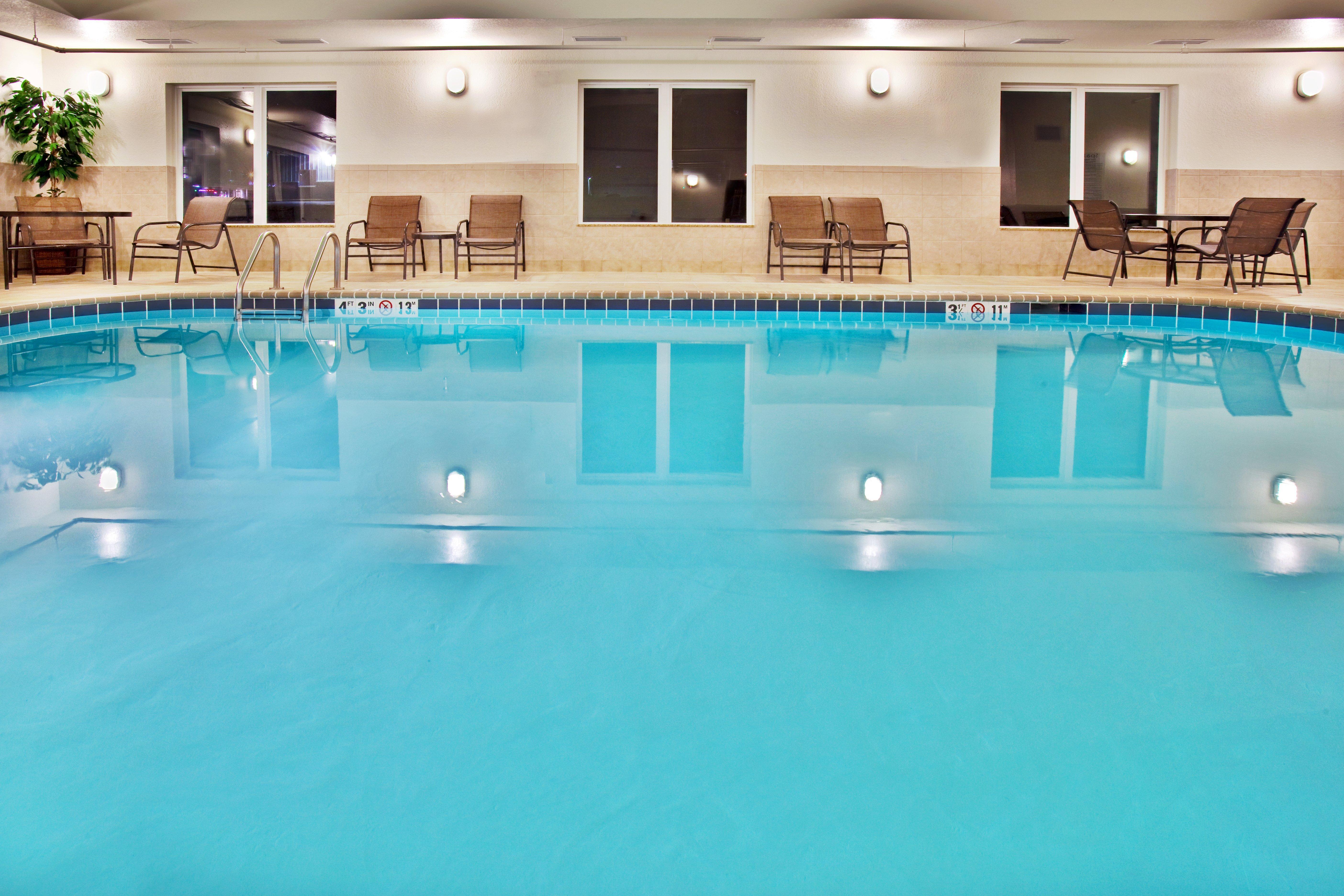 Holiday Inn Express Hotel & Suites - Dubuque West By Ihg Esterno foto